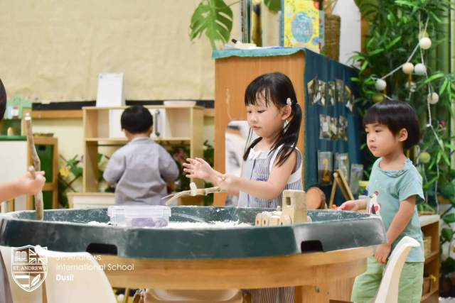 หลักสูตรอนุบาลที่ St. Andrews Dusit มุ่งเน้นพัฒนาด้านใดบ้าง