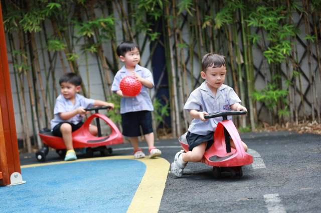 การปลูกฝังมารยาทพื้นฐานสำหรับเด็กให้ลูก ช่วยให้เขาสามารถเข้าสังคมได้เป็นอย่างดี