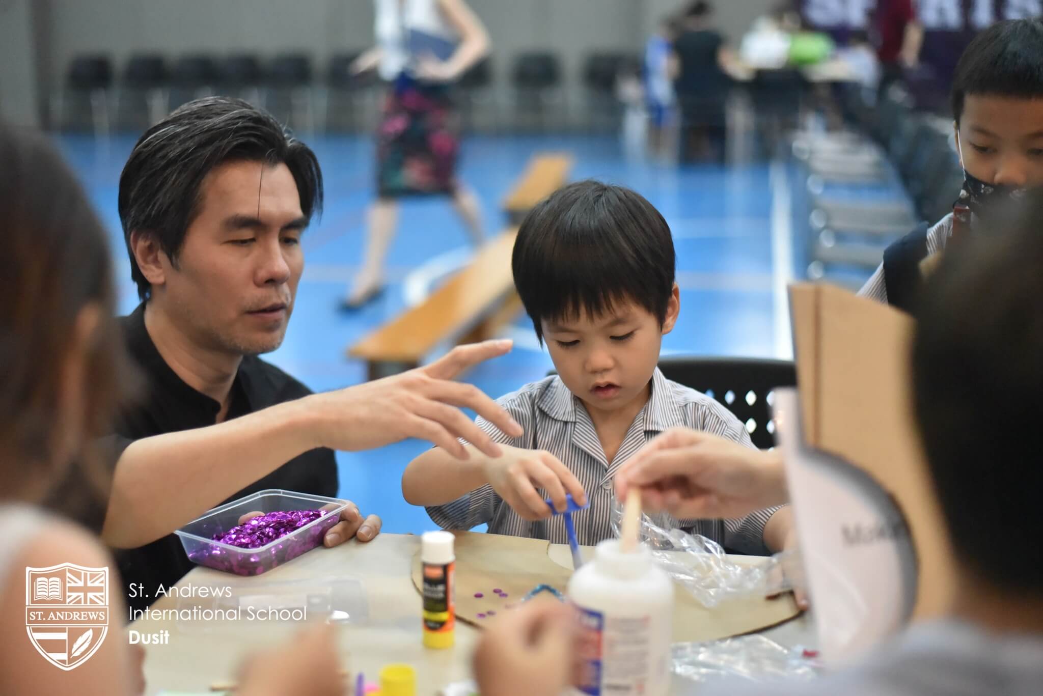 342728154_1278059863126941_2000007862113137646_n การสื่อสารในครอบครัวที่มีประสิทธิภาพ คือการรับฟังลูกด้วยความใส่ใจ