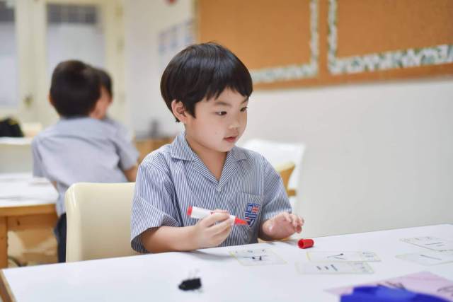 activities-to-develop-ef-skills กิจกรรมส่งเสริมทักษะ EF เช่น การวาดรูป การเล่นเกม หรือการคัดลายมือ