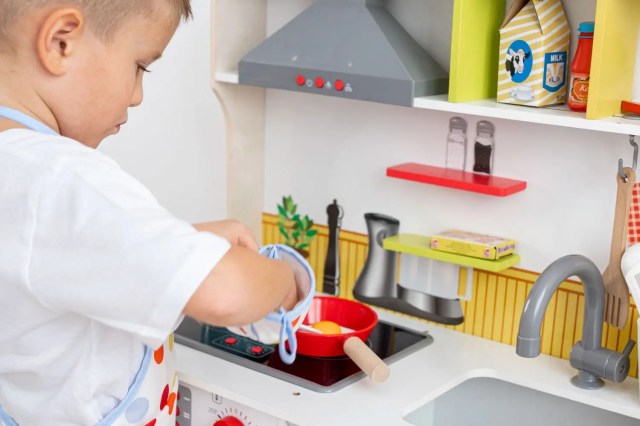 ของเล่นเด็กปฐมวัย ชุดเครื่องครัวสำหรับเด็กให้ลูก