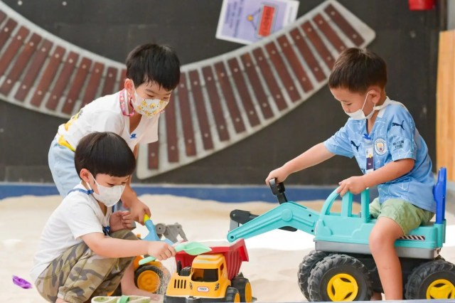 Kindergarten Summer Camp เป็นค่ายฤดูร้อนสำหรับเด็กอายุ 3.5 - 4.9 ปี