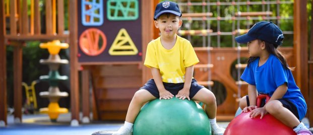 เครื่องเล่นในสนามเด็กเล่น ช่วยเสริมสร้างความแข็งแรงของกล้ามเนื้อ