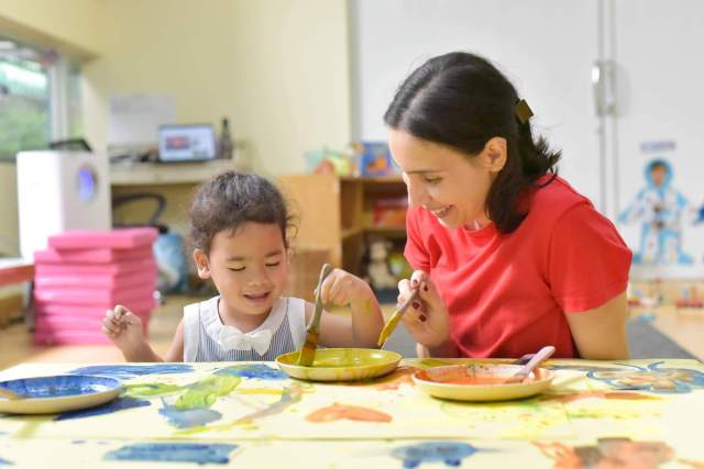 preventing-mobile-addiction-in-kids ป้องกันอาการเด็กติดโทรศัพท์ ด้วยการชวนทำกิจกรรมต่าง ๆ เช่น วาดรูป