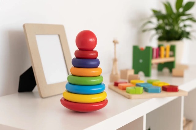 ห่วงเรียงซ้อนเป็นของเล่นเด็กปฐมวัยที่ช่วยฝึกทัษะการคิดวิเคราะห์