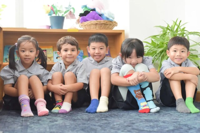 Super Odd Sock Challenge เพื่อให้เด็ก ๆ หยุดการบูลลี่เพื่อน ๆ เพียงเพราะแตกต่าง