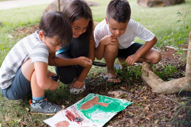 outdoor-activity การวาดรูประบายสี เป็นหนึ่งในกิจกรรมการเรียนรู้นอกห้องเรียน