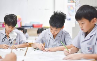การเรียนรู้ภาษาที่ 3 ทำให้เด็กมีทักษะการจดจำเนื้อหาในห้องเรียนดีขึ้นกว่าเดิม