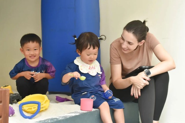 คุณครูเป็นบุคลากรสำคัญที่ต้องคอยปฏิบัติตามนโยบาย Safeguarding เพื่อความปลอดภัยของนักเรียน