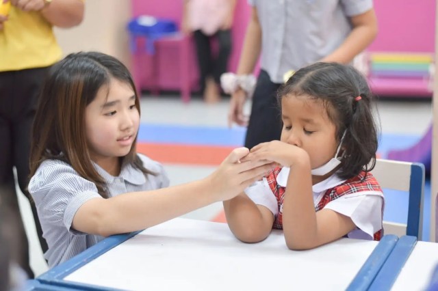 st.-andrews-dusit-donated-to-the-foundation-for-the-blind-in-thailand St. Andrews Dusit บริจาคให้กับมูลนิธิช่วยคนตาบอดแห่งประเทศไทย ในพระบรมราชินูปถัมภ์