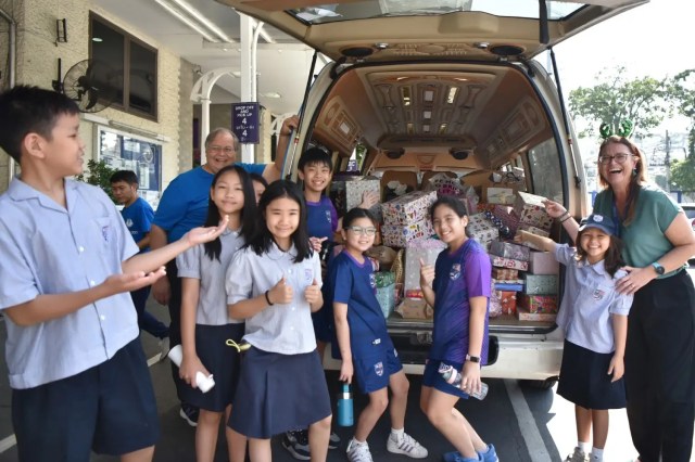 st.-andrews-dusit-donates-gifts-to-the-Bangkok-community-help-foundation St. Andrews Dusit บริจาคของขวัญให้กับมูลนิธิ Bangkok Community Help Foundation
