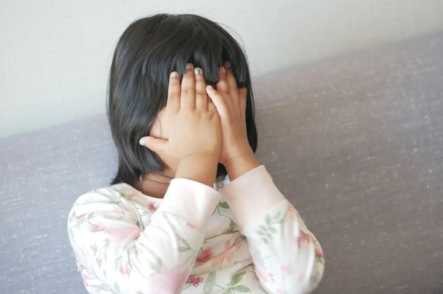 words-you-should-never-say-to-your-child-are-those-that-are-insulting-demeaning,-and-undermine-their-self-esteem คำพูดที่ไม่ควรพูดกับลูก คือคำพูดเชิงเหยียดหยาม ดูถูก และทำลายความมั่นใจ